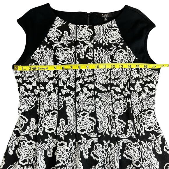 Alex Marie Dress Size Medium Black White Floral Lined Classic Fit Flare Corpcore - Picture 9 of 10